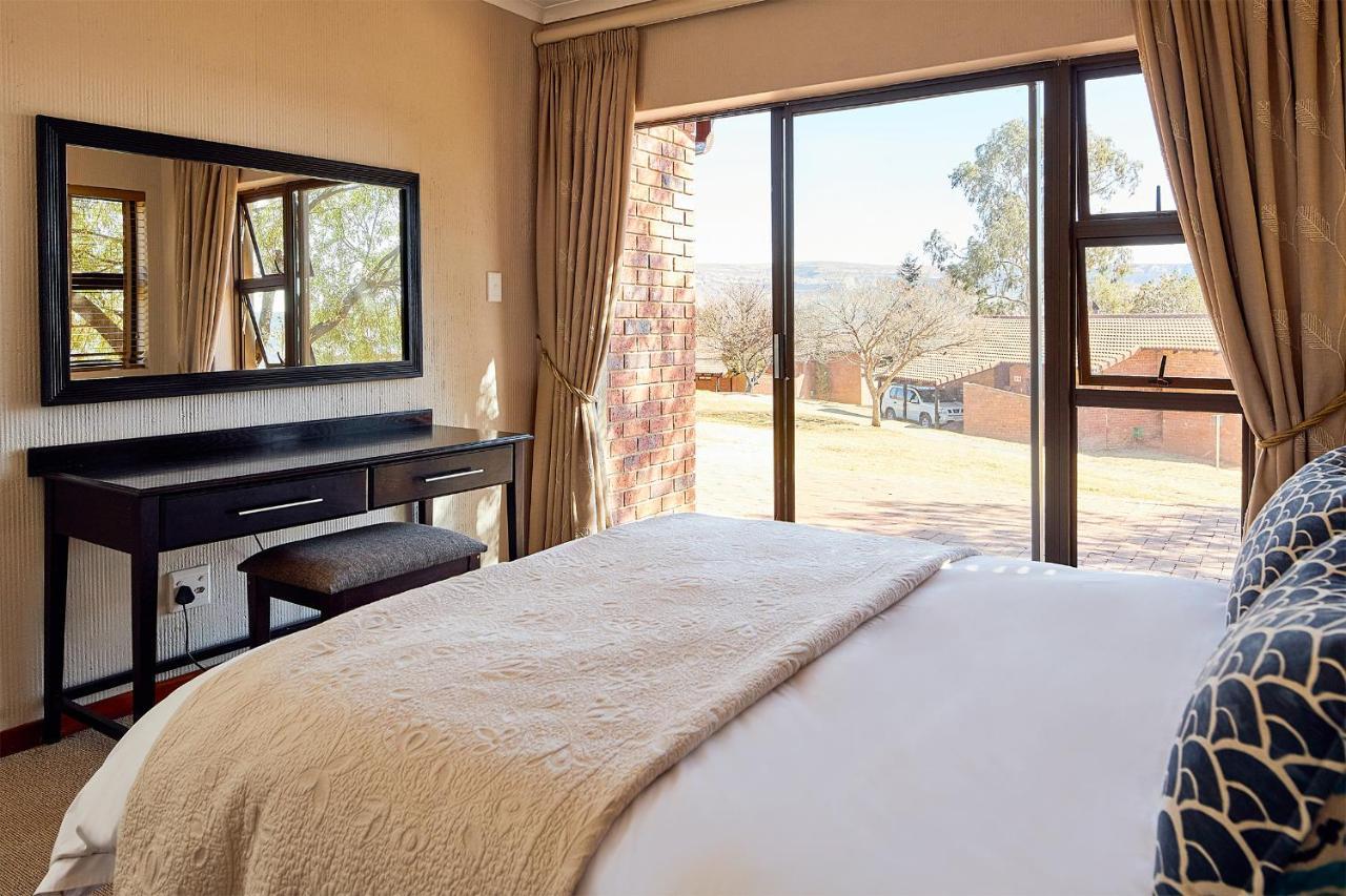 Hotel First Group Qwantani Harrismith Exterior foto