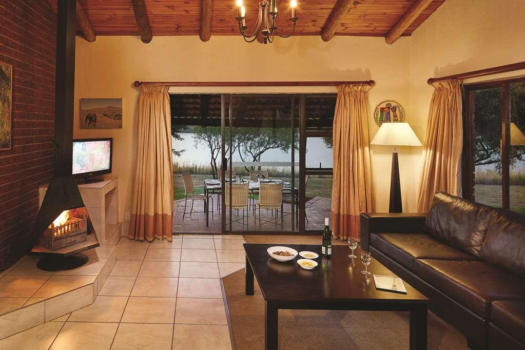 Hotel First Group Qwantani Harrismith Zimmer foto