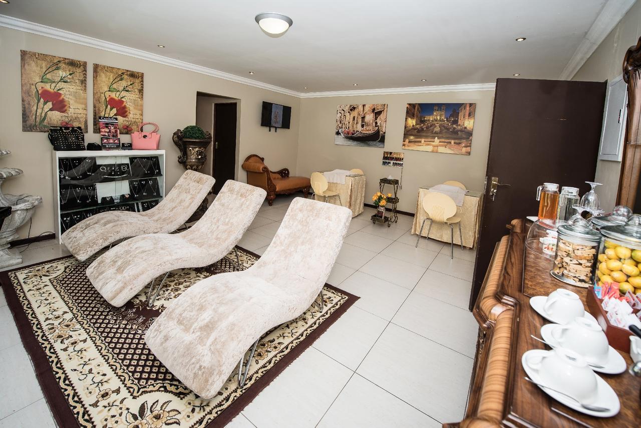 Hotel First Group Qwantani Harrismith Exterior foto