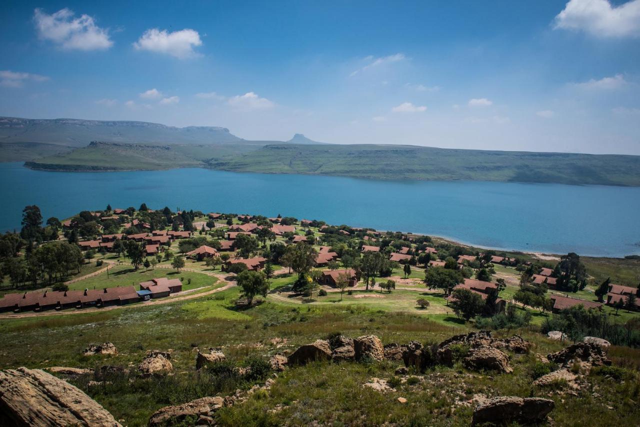 Hotel First Group Qwantani Harrismith Exterior foto