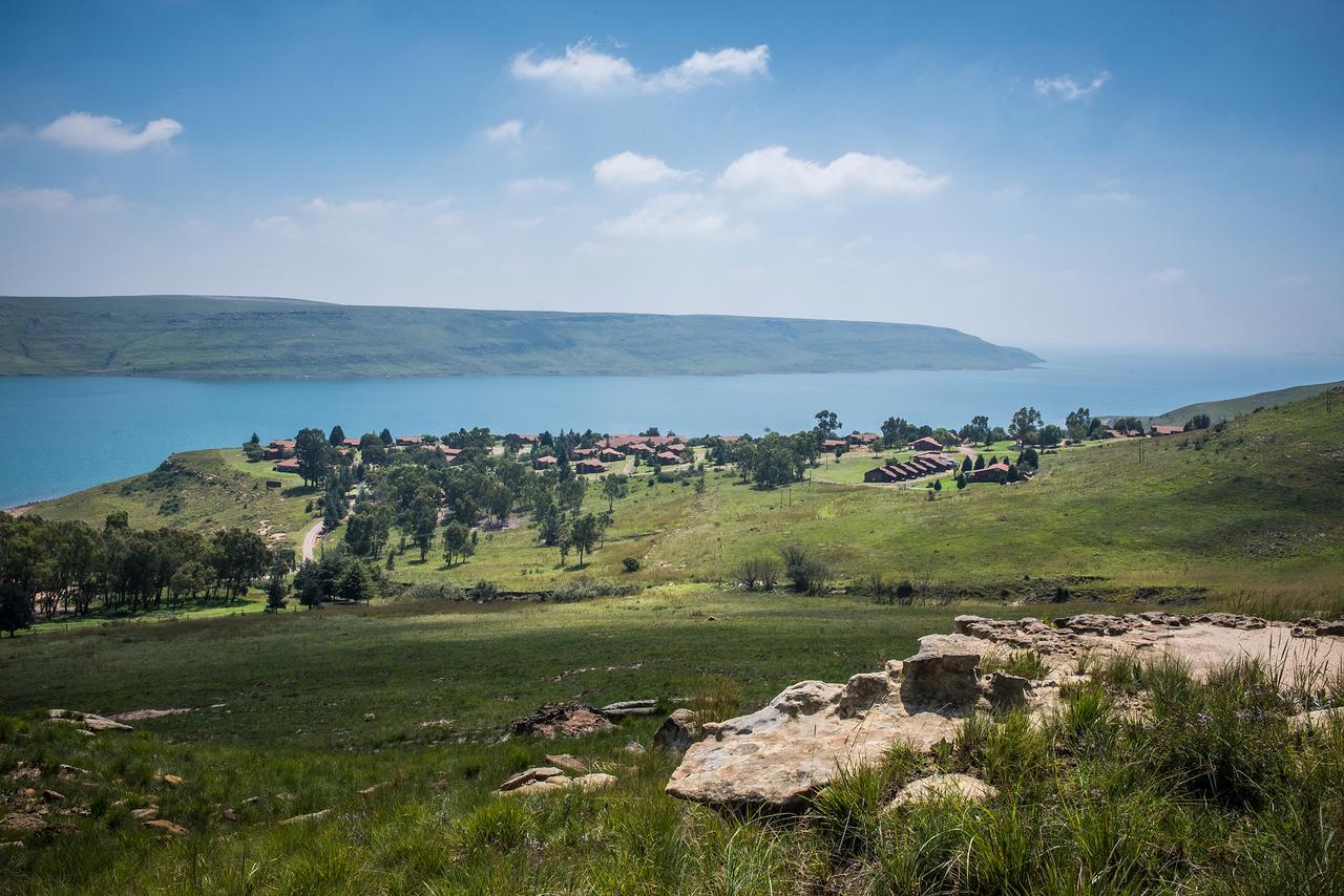 Hotel First Group Qwantani Harrismith Exterior foto